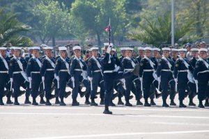 Efectivos navales participan en revista preparatoria de la Gran Parada Militar 2025