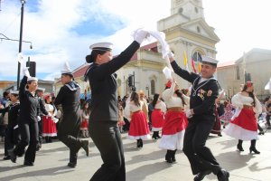Agrupación Folclórica de la Tercera Zona Naval participó en tradicional pie de cueca de Fiestas Patrias