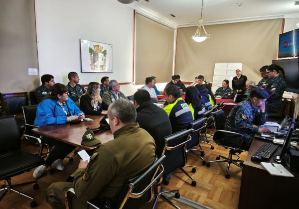 Segunda Zona Naval participa en simulacro de amarizaje de avión comercial en la bahía de Concepción