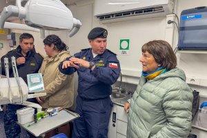 Ministra de Defensa participó en ronda del Patrullero Médico Dental Cirujano Videla en Chiloé