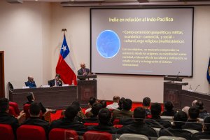 Seminario “Dinámicas Globales en torno a los Océanos Pacífico e Índico” se realizó en la Academia de Guerra Naval