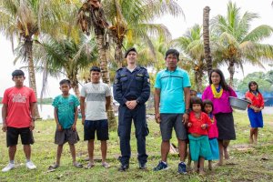 Oficial de la Armada de Chile participa en comisión en la Amazonía peruana junto a la Marina de Guerra del Perú