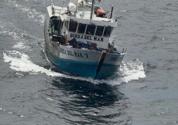 Armada de Chile junto a Sernapesca identificaron a embarcaciones realizando faenas de pesca ilegal en Aysén
