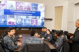 Cadetes Navales culminan semana de visitas profesionales en la Tercera Zona Naval