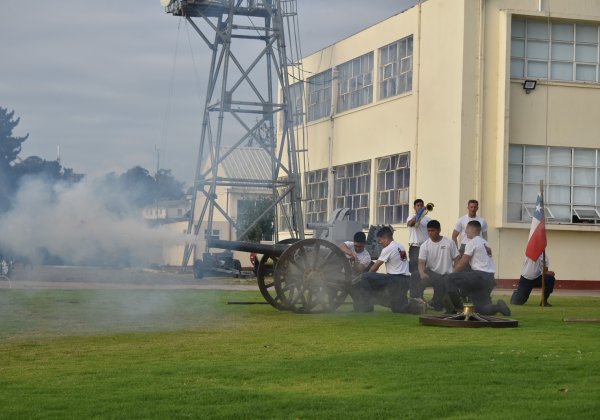 Con ejercicio de cañón de desembarco, especialidad de Artillería Naval conmemora sus 133 años