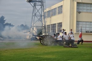 Con ejercicio de cañón de desembarco, especialidad de Artillería Naval conmemoró 133 años