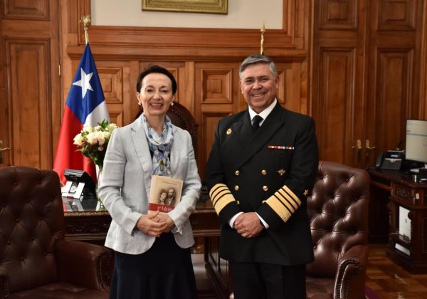 Comandante en Jefe de la Armada realiza tradicional saludo protocolar a Presidenta de la Corte Suprema