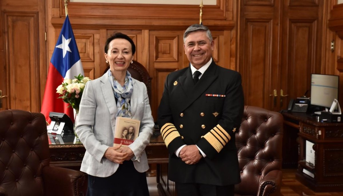 Comandante en Jefe de la Armada realiza tradicional saludo protocolar a ...
