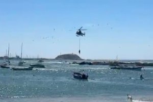 Armada rescata a tres personas atrapadas en roqueríos en playa de Algarrobo