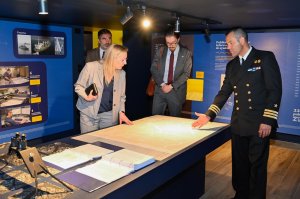 Embajadora de Finlandia se interiorizó sobre el quehacer del Servicio Hidrográfico y Oceanográfico de la Armada