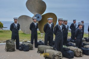 Grumetes se presentan en la Academia Politécnica Naval