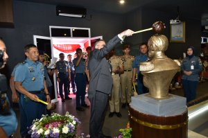 Busto del Comandante Arturo Prat fue inaugurado en la Academia Naval de Indonesia