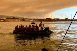 Armada de Chile refuerza su rol en emergencias nacionales y protección civil con acciones humanitarias y de seguridad en la Región del Biobío