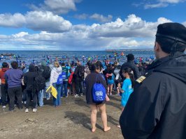 Armada de Chile brindó seguridad en una nueva versión del Chapuzón Kids en Punta Arenas