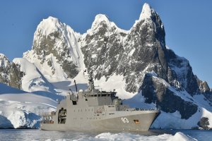 Armada de Chile: actor operativo clave en la Antártica