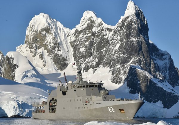Armada de Chile: actor operativo clave en la Antártica