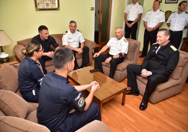 “Orgullosos como Marina”: Vicealmirante Zamorano reconoce valentía de efectivos agredidos en Valparaíso