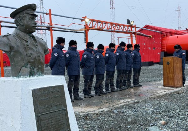 Dotación de la Base Naval “Capitán Arturo Prat” conmemoró 91 años del fallecimiento de Piloto Pardo