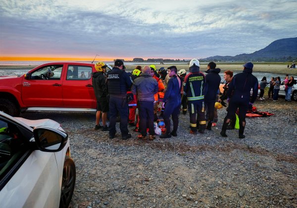 Capitanía de Puerto de Puerto Montt rescata a cuatro personas en peligro de inmersión