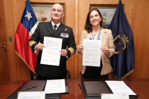 DIRECTEMAR y SMA firman convenio de colaboración para fortalecer la protección del medio ambiente acuático