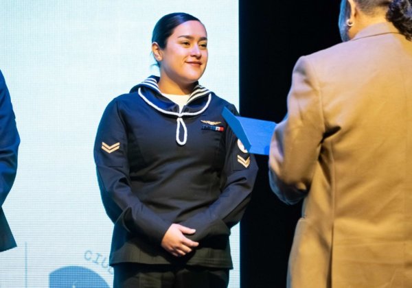 Servidora de la Tercera Zona Naval es reconocida entre mujeres destacadas de Punta Arenas