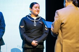 Servidora de la Tercera Zona Naval es reconocida entre mujeres destacadas de Punta Arenas