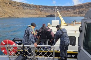Armada apoyó evacuación médica en Juan Fernández