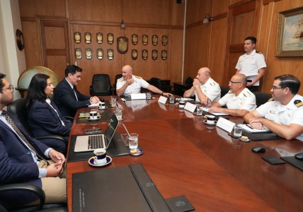 Subsecretario de Pesca y Acuicultura se reúne con la Autoridad Marítima y Sernapesca para reforzar la coordinación interinstitucional en el combate a la pesca ilegal