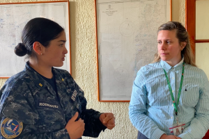 Especialista canadiense visitó el Centro Zonal de Meteorología Marina de Magallanes y Antártica Chilena