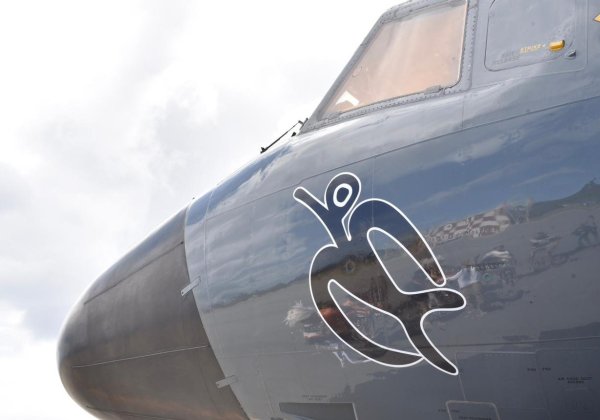 Armada de Chile: Con ceremonia en Rapa Nui autorizan el uso de símbolo Manutara en avión de exploración marítima