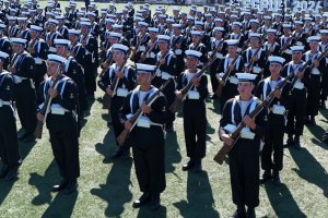 Alumnos de la Escuela de Grumetes reciben sus armas de servicio tras culminar instrucción básica en Talcahuano