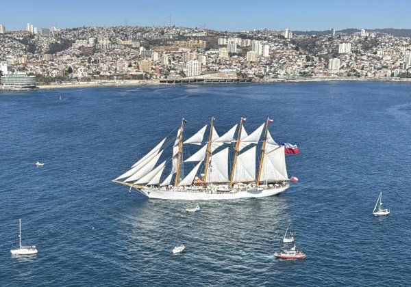 Buque Escuela "Esmeralda" inicia su 70° Crucero de Instrucción