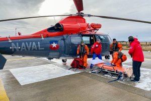 Medios de la Tercera Zona Naval ejecutan rescate aeromédico en el sector de la boca occidental del Estrecho de Magallanes