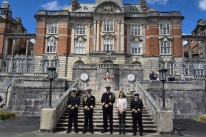 Busto del Comandante Arturo Prat fue instalado en la Academia Naval de Reino Unido