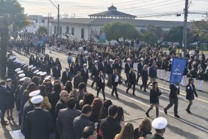 Más de tres mil escolares de la Región del Biobío participan en desfile conmemorativo a las Glorias Navales