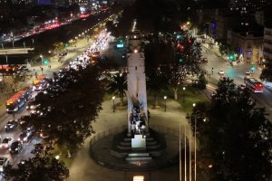 Faro “Kilómetro 0” de Santiago es vuelto a encender tras más de 40 años sin funcionamiento