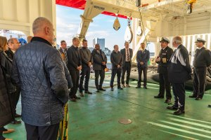 Alumnos del Royal College of Defence Studies visitaron el Rompehielos “Almirante Viel”