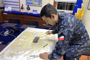 Armada de Chile despliega operativo de búsqueda y salvamento marítimo tras caída al mar de tripulante en sector Isla Evans