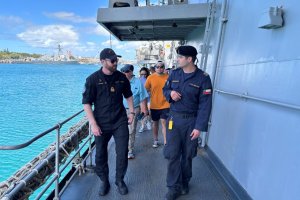 Fragata “Almirante Cochrane” destaca en la Jornada de Puertas Abiertas de RIMPAC 2026