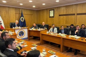 Presidente de la República conoció las capacidades estratégicas del SHOA e hizo un llamado al autocuidado ante el sistema frontal