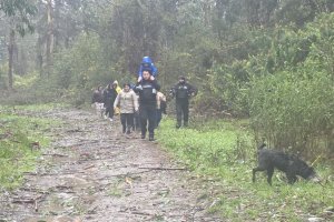Capitanía de Puerto de Talcahuano rescata a una familia aislada en Caleta Tumbes