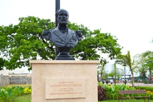 Prat por el mundo: develan busto del máximo héroe nacional en Cartagena de Indias