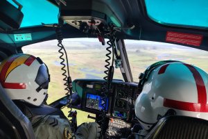 Armada de Chile realiza aeroevacuación médica de urgencia desde Isla Santa María