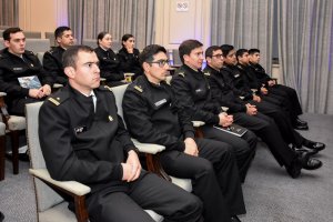 Oficiales de la Escuadra Nacional participan de taller de "Crew Resource Management"