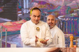 Tradición del Jueves Naval brilló en nueva jornada de “Cerro de Sabores” en Valparaíso