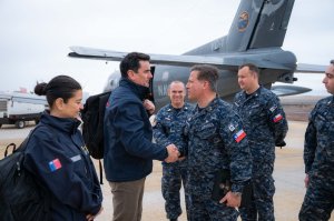 Autoridades de pesca conocen tareas de fiscalización y control marítimo de la Armada en el norte