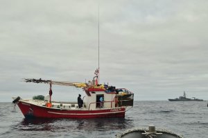 Lancha de Acción Marítima “Chipana” evacúa de emergencia a tripulante mordido por un tiburón