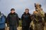 Ministro de Defensa y Comandante en Jefe de la Armada revistan a personal de la Fuerza Anfibia desplegado en tierra