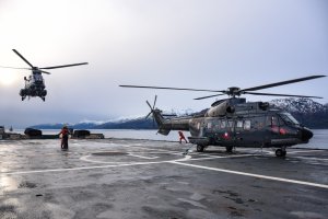 Escuadra Nacional arriba a Puerto Montt como parte de sus operaciones en la Zona Austral del país