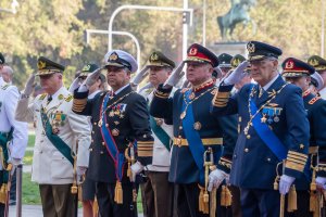 Comandante en Jefe de la Armada participa en los tradicionales ritos republicanos para conmemorar los 216 años de la Independencia de Chile